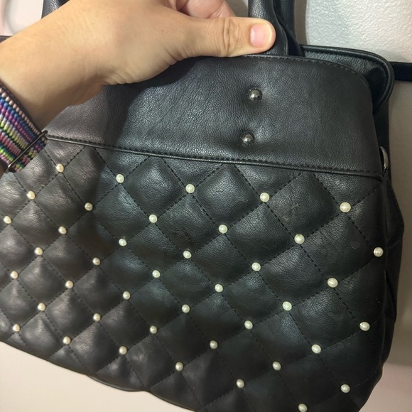 NWOT Sondra Roberts Squared Black Vegan Leather Pearl Quilted Purse Crossbody - Picture 3 of 14